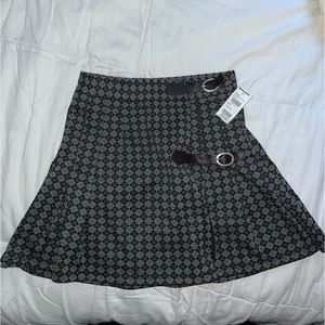 TILLYS xs pleaded mini skirt